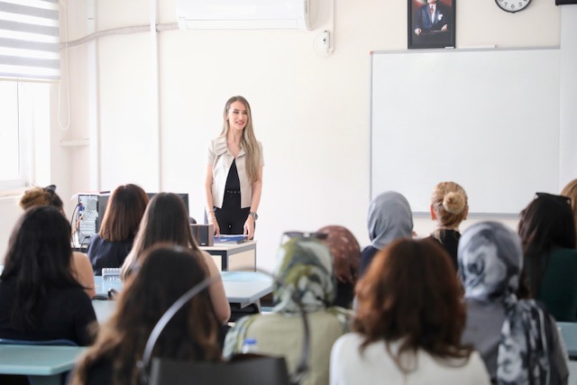  Mezuniyete Bir Kala Etkinliği "Akademik Zirve: Mezuniyet Öncesi Proje Sunumu"